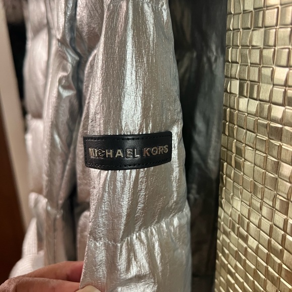 SILVER METALLIC WINTER COAT BY MICHAEL KORS… SIZE LARGE… NEW WITH TAGS. - Picture 6 of 16